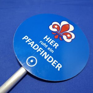 Grabschild rund an Stange